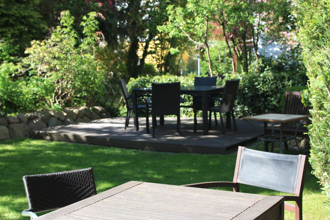 Garten mit Sitzgruppe im Grünen